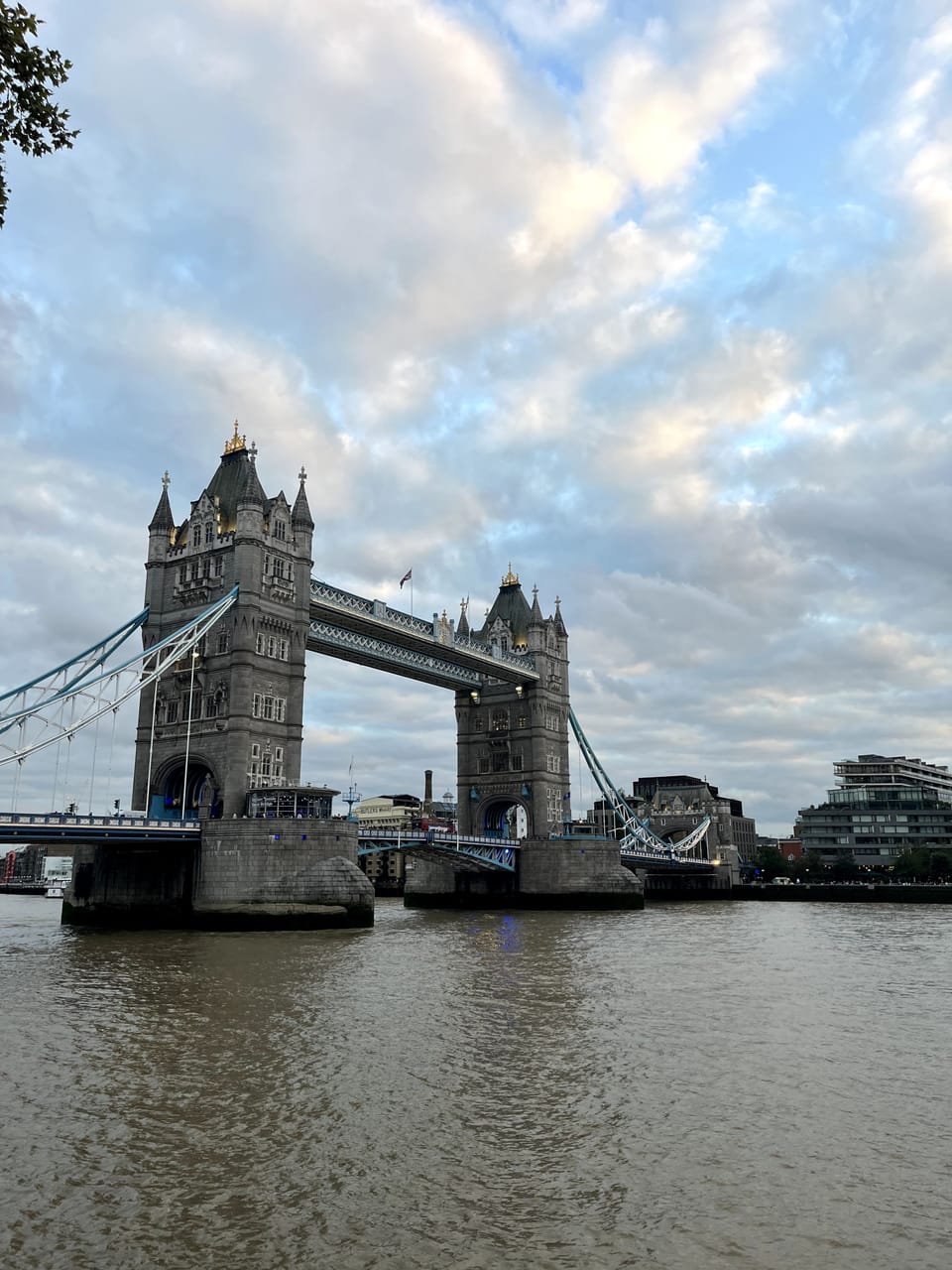 Zig-zagging London, Stumbling on Scenes, and Other Theatrics